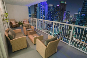 4 bed full condo in Miami with skyline & sea view